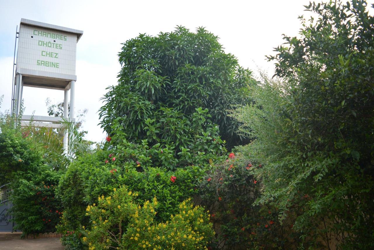 Bed and Breakfast Chez Sabine Abomey Экстерьер фото