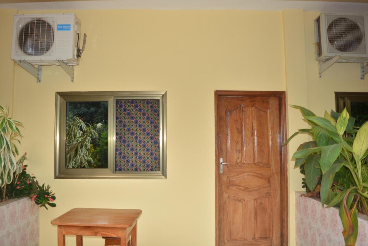 Bed and Breakfast Chez Sabine Abomey Экстерьер фото