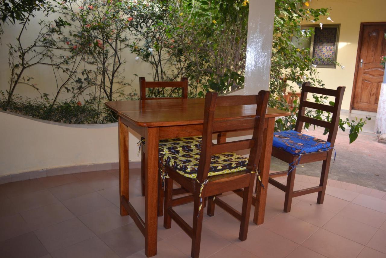 Bed and Breakfast Chez Sabine Abomey Экстерьер фото