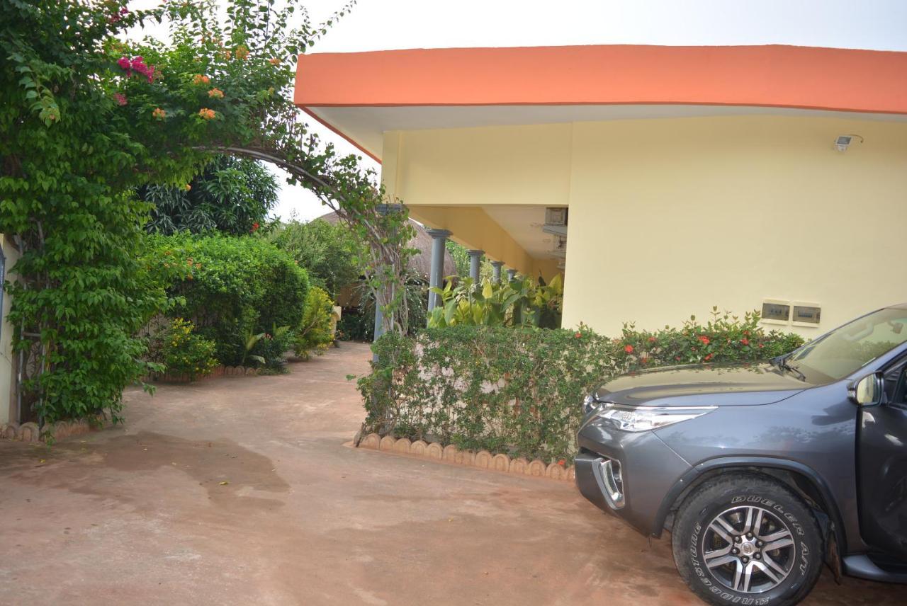 Bed and Breakfast Chez Sabine Abomey Экстерьер фото