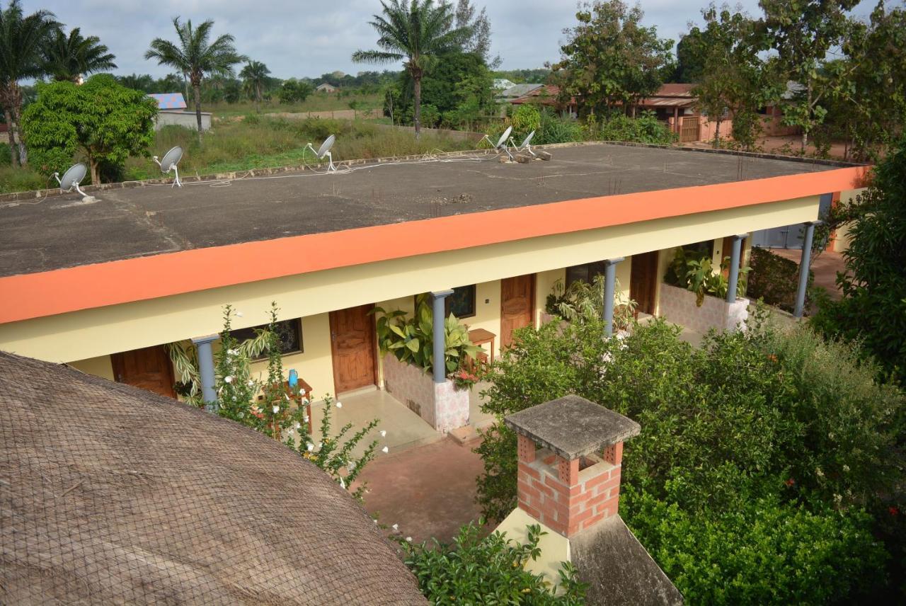 Bed and Breakfast Chez Sabine Abomey Экстерьер фото
