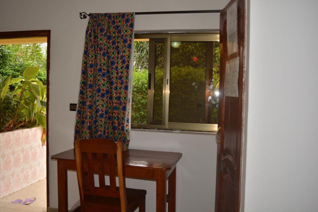 Bed and Breakfast Chez Sabine Abomey Экстерьер фото