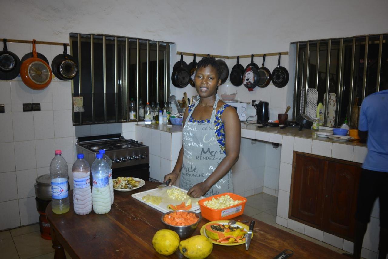 Bed and Breakfast Chez Sabine Abomey Экстерьер фото