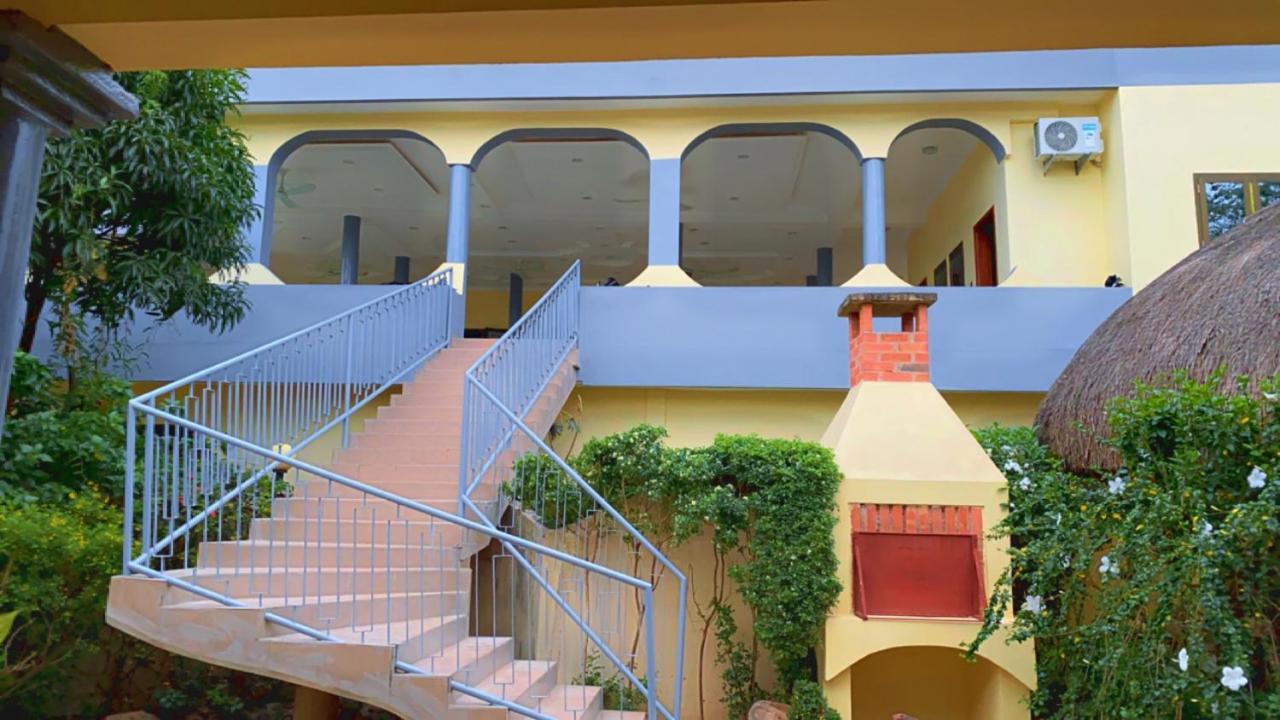 Bed and Breakfast Chez Sabine Abomey Экстерьер фото