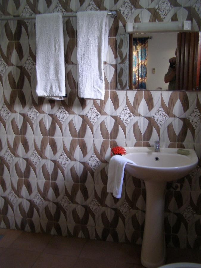 Bed and Breakfast Chez Sabine Abomey Экстерьер фото