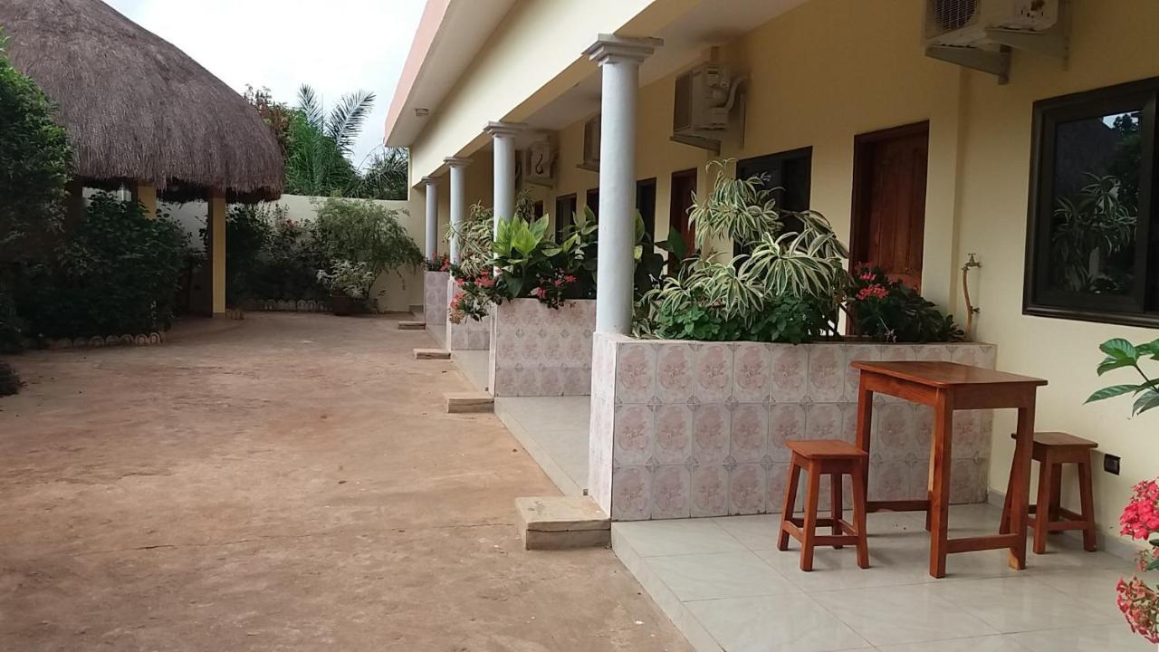 Bed and Breakfast Chez Sabine Abomey Экстерьер фото